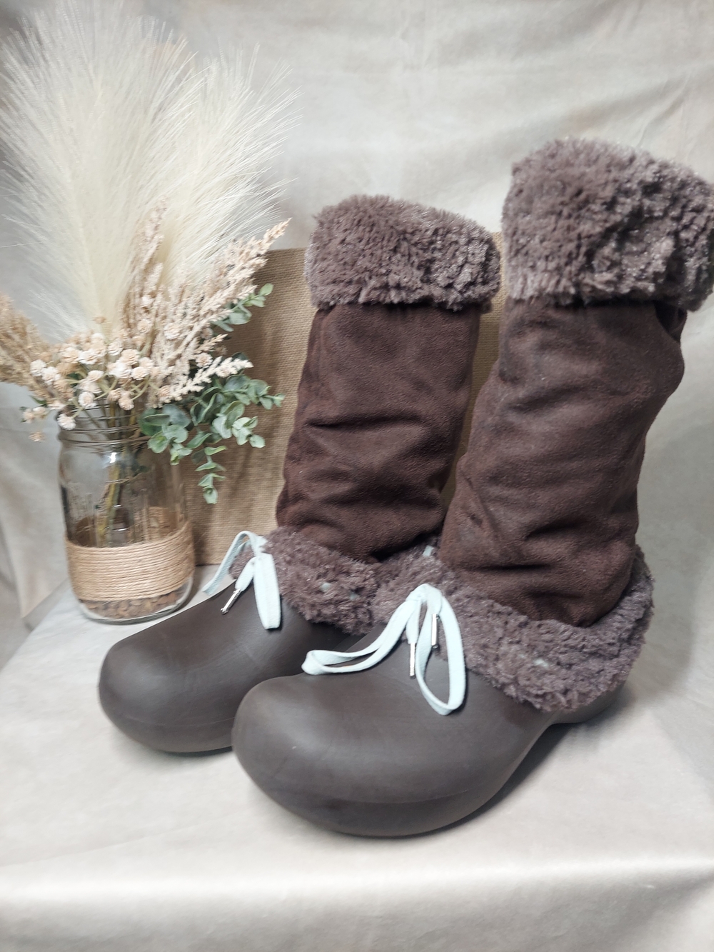 Crocs Nadia Winter Boots Brown Faux Fur Light Blue Laces Women’s Size 9